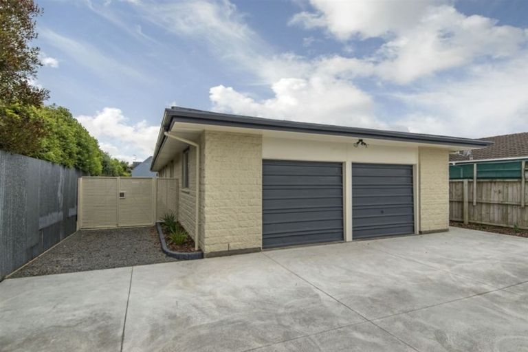 Photo of property in 35 Larnach Street, Waimairi Beach, Christchurch, 8083