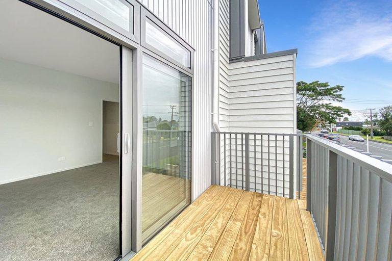 Photo of property in 588d Te Atatu Road, Te Atatu Peninsula, Auckland, 0610