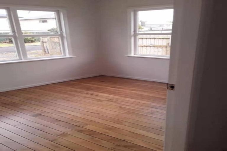 Photo of property in 57 Kayes Road, Pukekohe, 2120