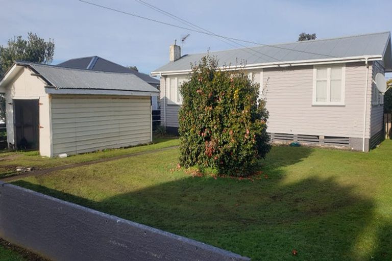 Photo of property in 18 Iredale Road, Hawera, 4610