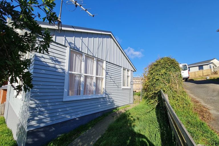 Photo of property in 10 York Place, Cannons Creek, Porirua, 5024