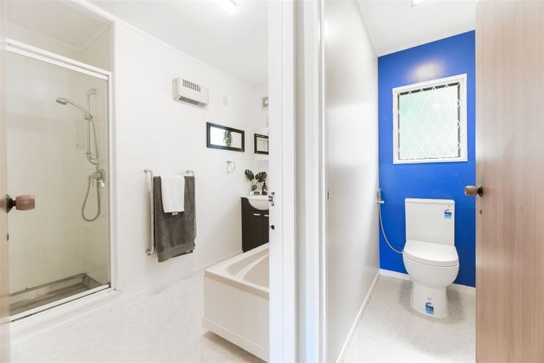 Photo of property in 2/18 Gloria Avenue, Te Atatu Peninsula, Auckland, 0610