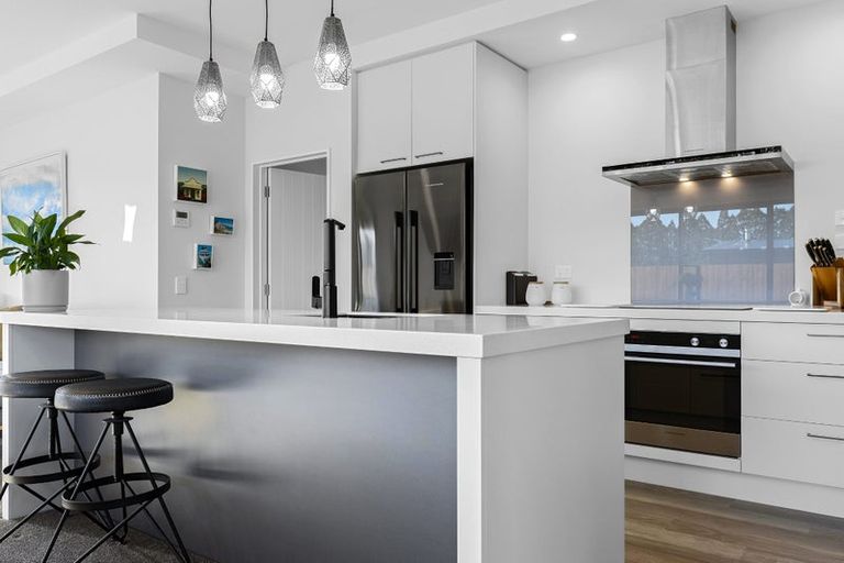 Photo of property in 28 Hanmer Crescent, Rangiora, 7400