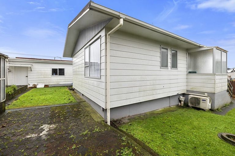 Photo of property in 2/47 South Road, Blagdon, New Plymouth, 4310