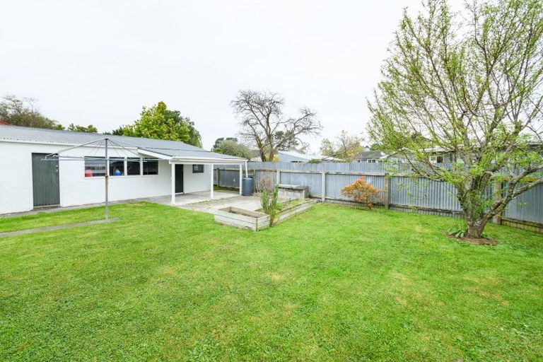 Photo of property in 30 Mokau Place, Terrace End, Palmerston North, 4410