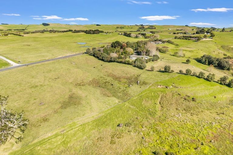 Photo of property in 402 Baylys Coast Road, Dargaville, 0377