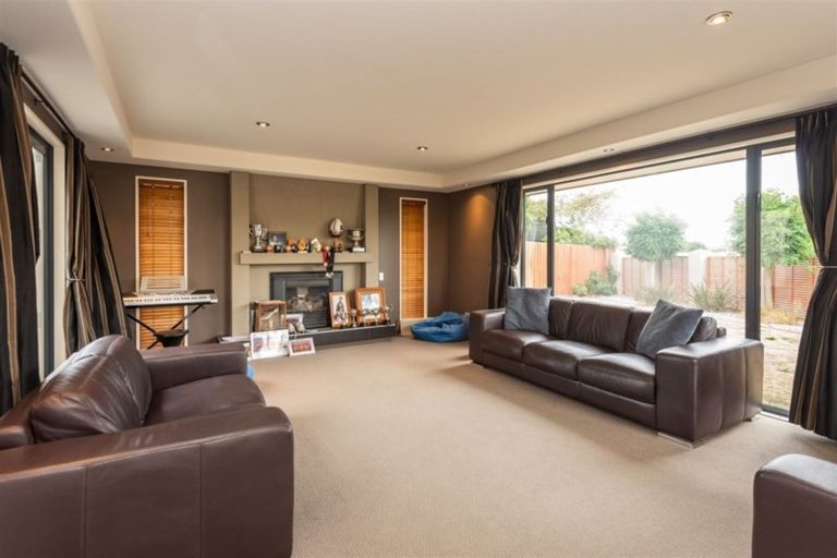 Photo of property in 25 Linkwater Way, Parklands, Christchurch, 8083