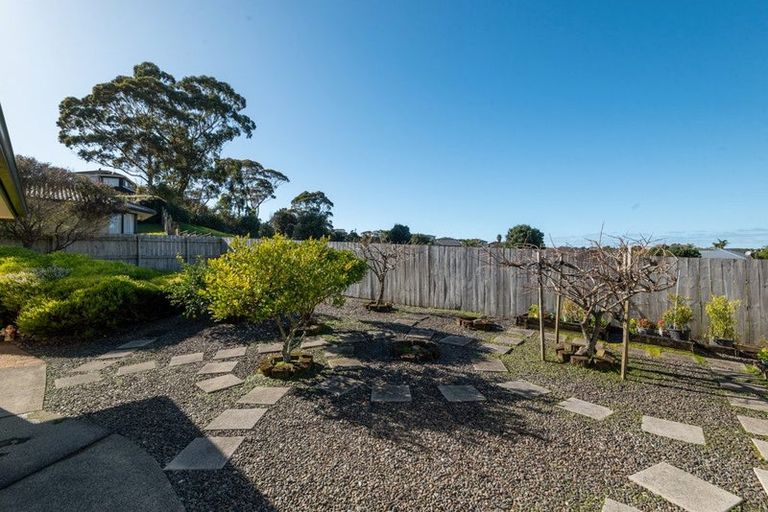 Photo of property in 17 Bundoran Way, Pinehill, Auckland, 0632
