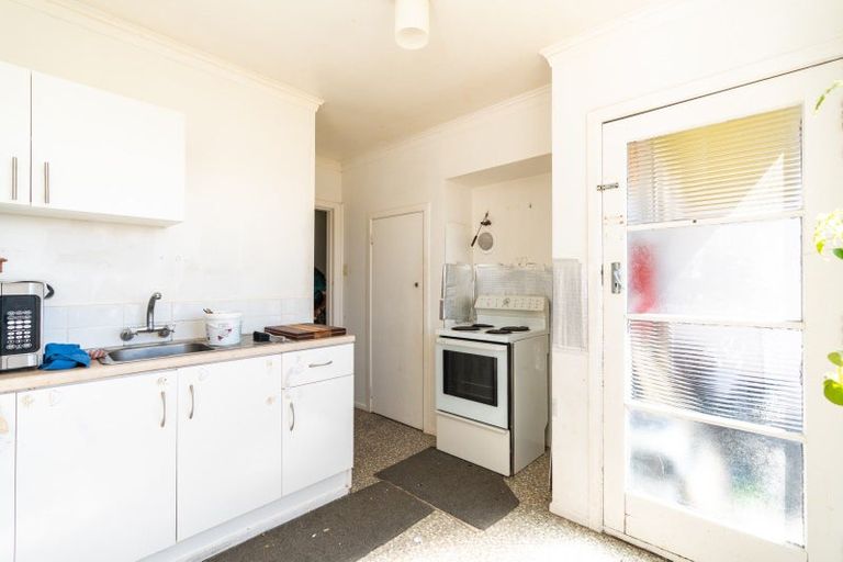 Photo of property in 87 Queens Drive, Lyall Bay, Wellington, 6022