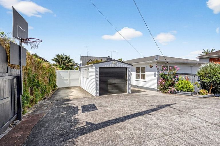 Photo of property in 1/7a Corunna Road, Milford, Auckland, 0620