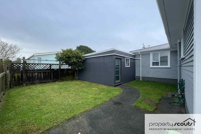 Photo of property in 12 Karaka Street, Merrilands, New Plymouth, 4312