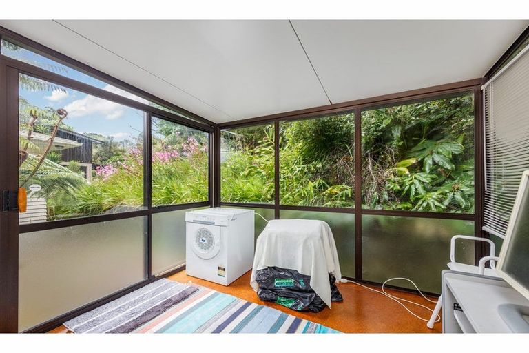 Photo of property in 48 Derwent Crescent, Titirangi, Auckland, 0604