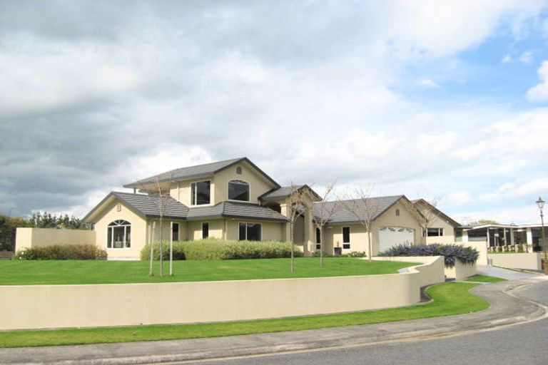 Photo of property in 5-7 Highfield Place, Highlands Park, New Plymouth, 4312