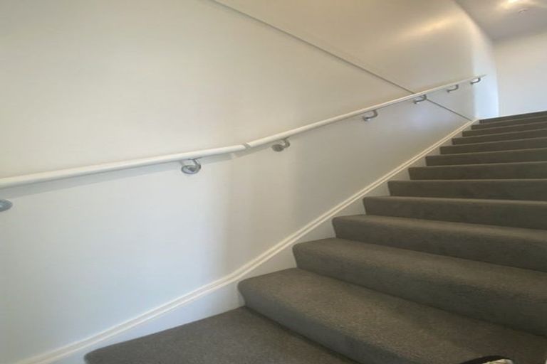 Photo of property in 1 Ara Paiwhenua, Tawa, Wellington, 5028