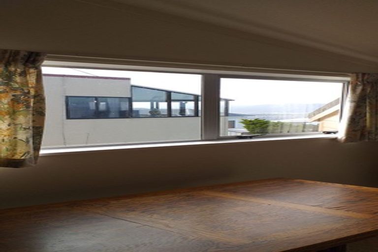 Photo of property in 2b Sunhaven Drive, Newlands, Wellington, 6037