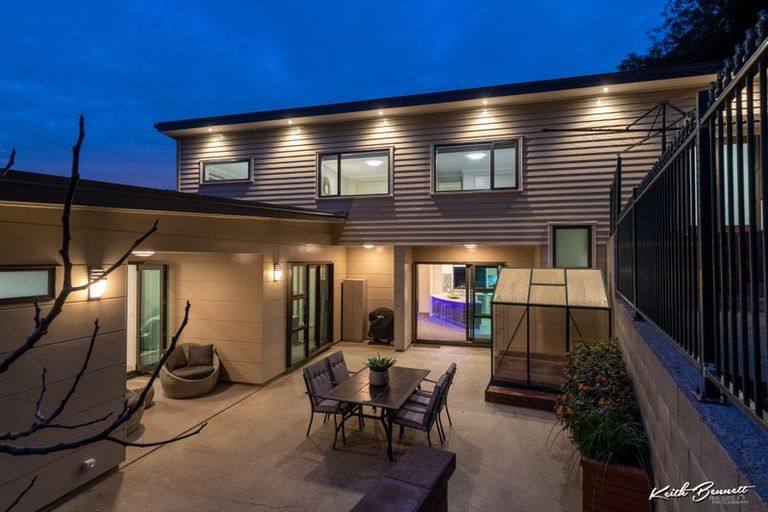 Photo of property in 216b Sutherland Road, Lyall Bay, Wellington, 6022