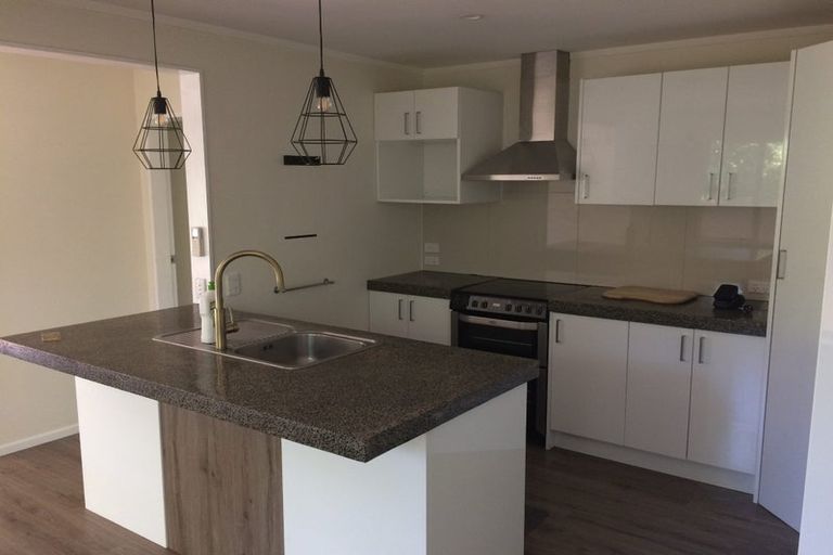 Photo of property in 15 Kauri Road, Waikanae, 5036