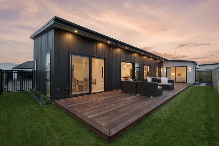 Photo of property in 8 Perehia Mews, Marshland, Christchurch, 8083