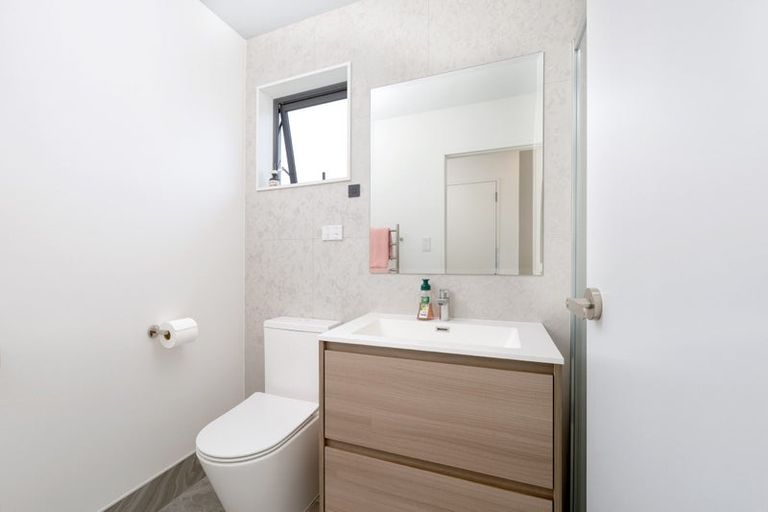 Photo of property in 2/35 Renata Crescent, Te Atatu Peninsula, Auckland, 0610