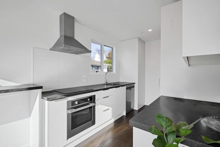 Photo of property in 12 Karaka Street, Merrilands, New Plymouth, 4312