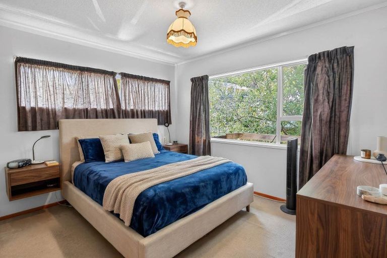 Photo of property in 220 Glamorgan Drive, Northcross, Auckland, 0630
