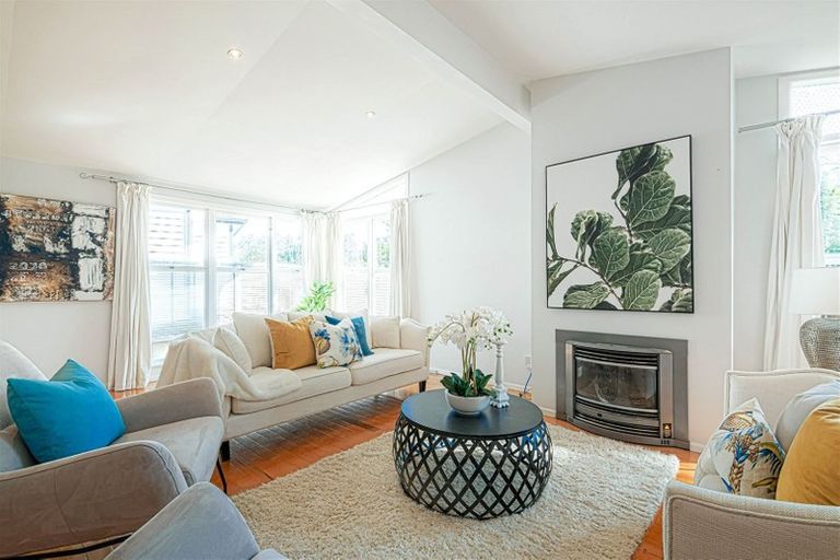 Photo of property in 25 Marsh Avenue, Forrest Hill, Auckland, 0620