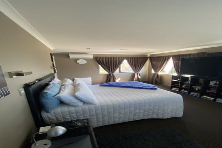 Photo of property in 71 Rototuna Road, Rototuna, Hamilton, 3210