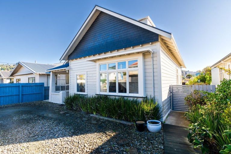 Photo of property in 180 Victoria Road, Saint Clair, Dunedin, 9012