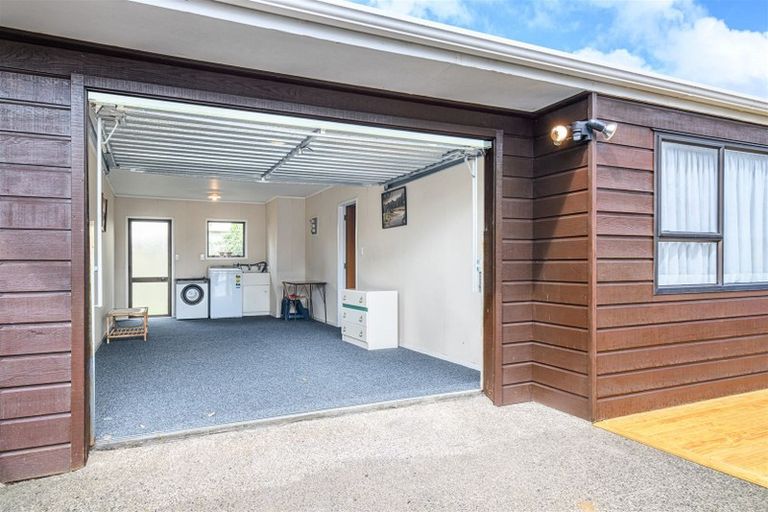 Photo of property in 1/246 Great North Road, Henderson, Auckland, 0612