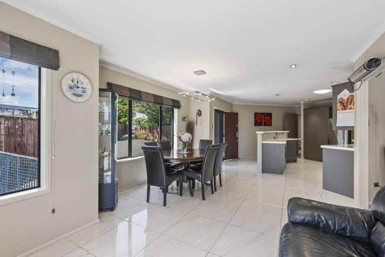 Photo of property in 2a Wallath Road, Westown, New Plymouth, 4310