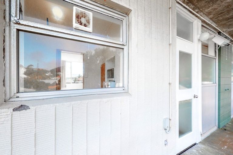 Photo of property in Beresford Apartments, 16/118u Russell Terrace, Berhampore, Wellington, 6023