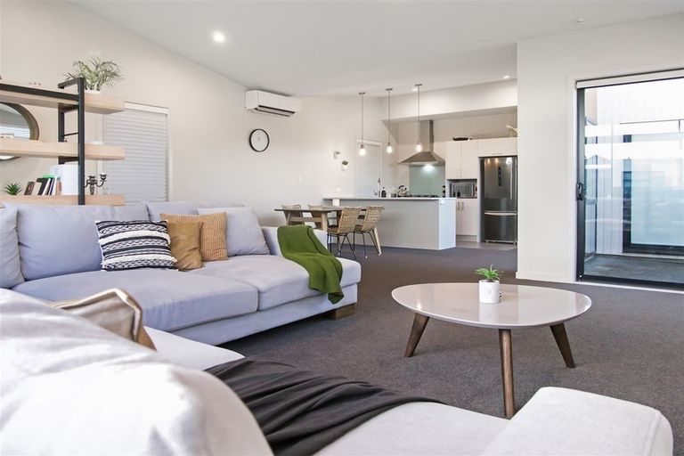 Photo of property in 17 Liberation Road, Papakura, 2110