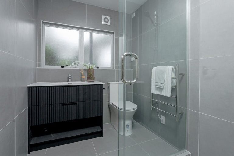 Photo of property in 1 Phillipa Place, Browns Bay, Auckland, 0630