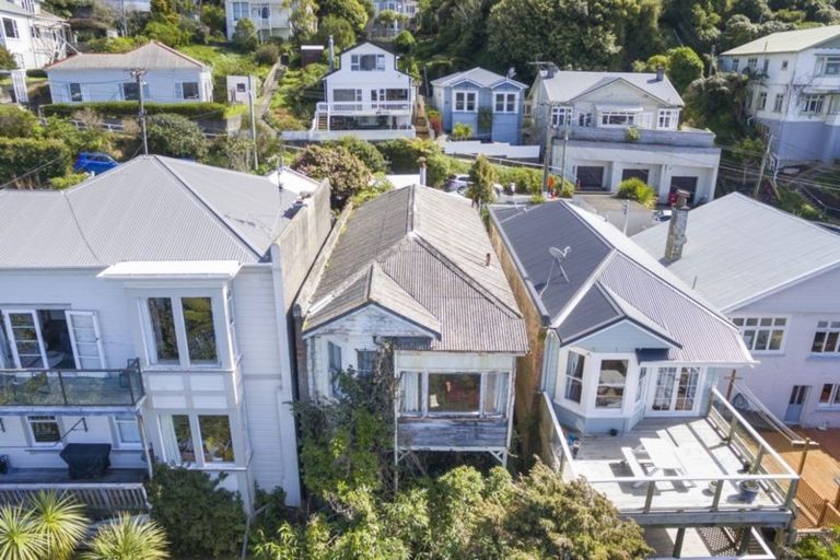 Photo of property in 21 Sugarloaf Road, Brooklyn, Wellington, 6021