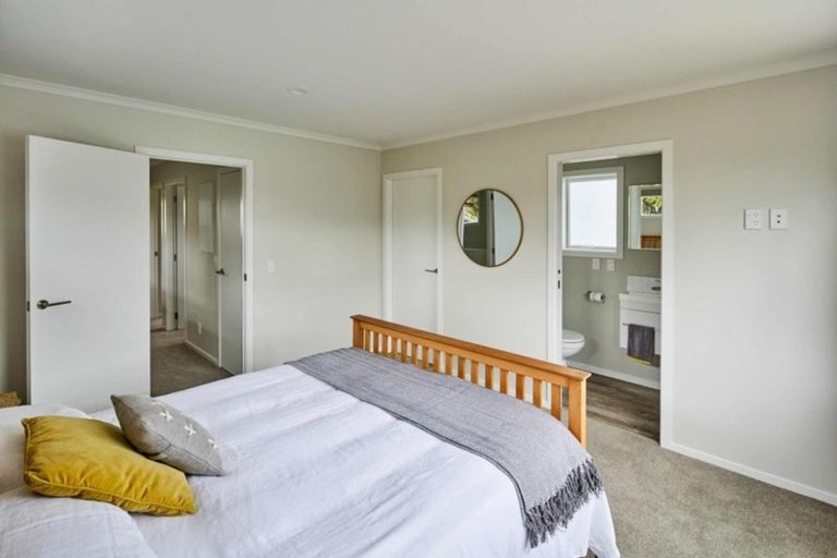 Photo of property in 20u7 Glanmire Road, Newlands, Wellington, 6037