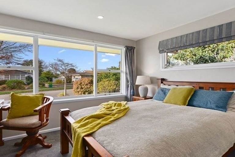 Photo of property in 43 Glenharrow Avenue, Avonhead, Christchurch, 8042