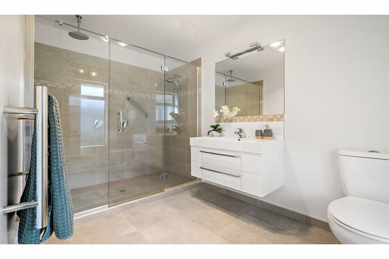 Photo of property in 1 Carradale Avenue, Broomfield, Christchurch, 8042