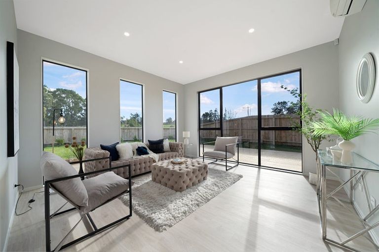 Photo of property in 41 Mcindoe Road, Kumeu, 0810