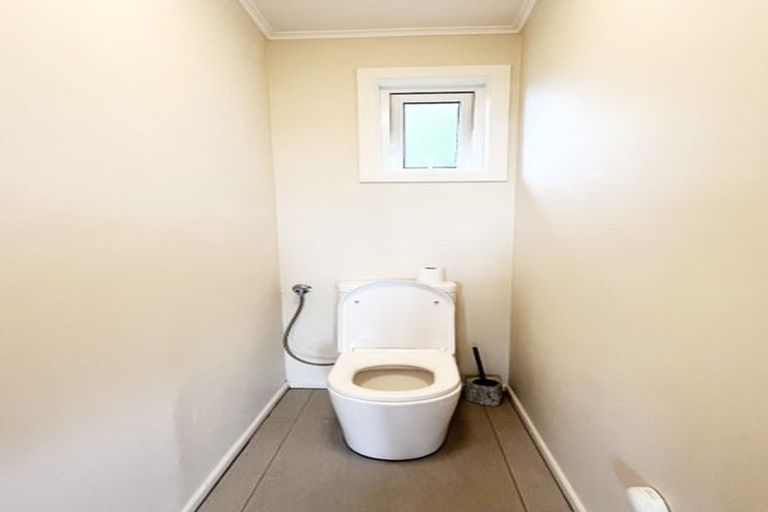 Photo of property in 7 Vera Road, Te Atatu South, Auckland, 0610