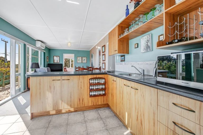 Photo of property in 18 Kauri Road, Stanmore Bay, Whangaparaoa, 0932