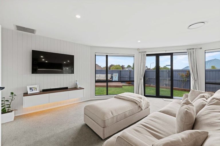 Photo of property in 2 Anglesea Avenue, Parklands, Christchurch, 8083
