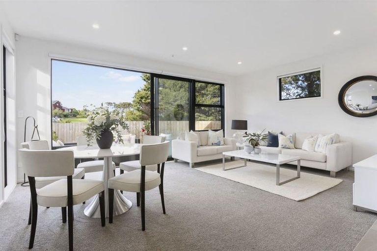 Photo of property in 15d/2 Verran Road, Birkenhead, Auckland, 0626