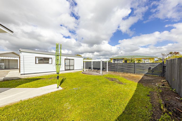Photo of property in 24 President Avenue, Papakura, 2110