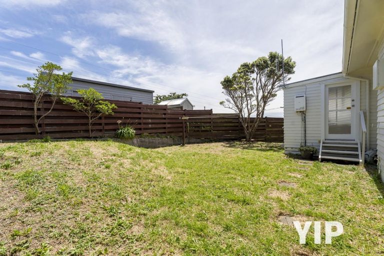 Photo of property in 10 Edgecombe Street, Newlands, Wellington, 6037