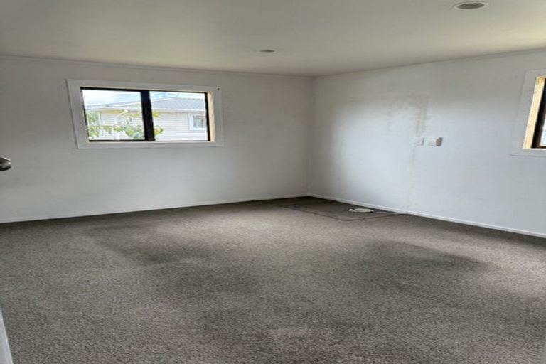 Photo of property in 3 Titoki Street, Te Atatu Peninsula, Auckland, 0610