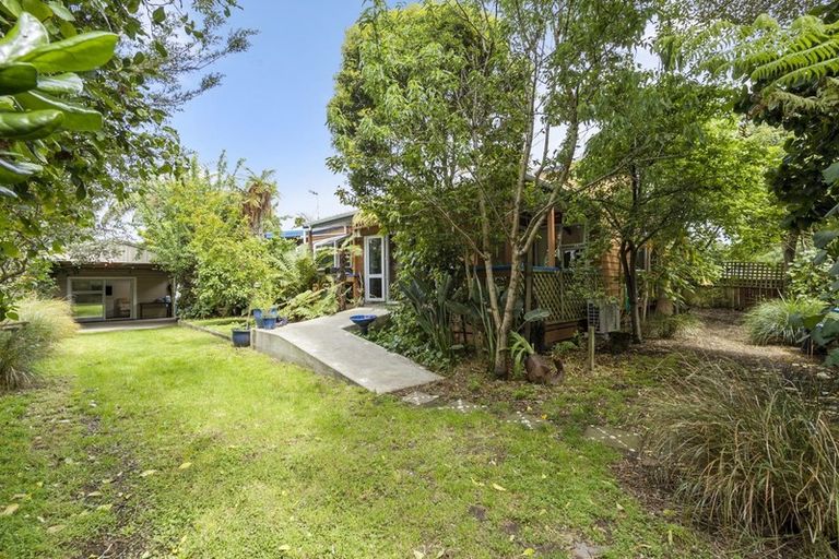 Photo of property in 4 Robert Grove, Paraparaumu, 5032