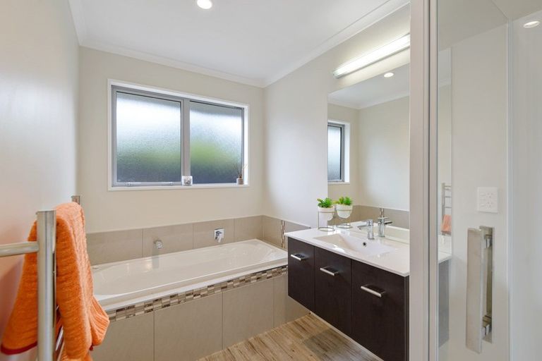 Photo of property in 8 Overton Place, Prebbleton, 7604