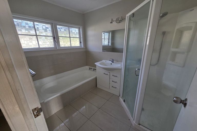 Photo of property in 67 Redoubt Road, Goodwood Heights, Auckland, 2105