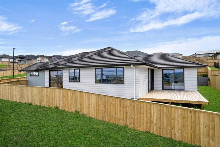 Photo of property in 2 Dolcetto Place, Pokeno, 2402