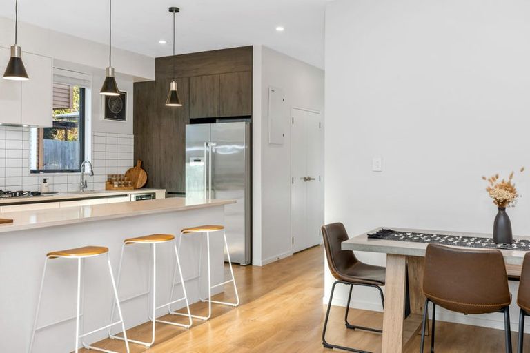 Photo of property in 4b Halberg Street, Glenfield, Auckland, 0629